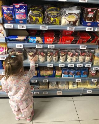 Kaša láka Dorotku viac ako čokoláda 😊😅 . . . . . #ranajkysuzaklad #breakfast #grejn #zdravejedlo #healthyfood...