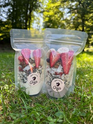 Príroda je krásna a kaša bez bez umelých zložiek zdravá❤️🥣…ideálna do ruksaku aj na turistiku🥾🏃‍♀️🏃‍♂️🏃🏻 . . . . . . . ....